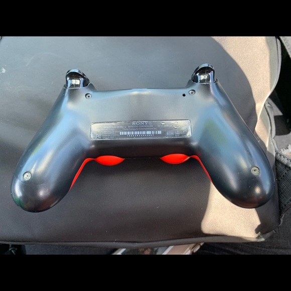 Ps4 red controller - Picture 2 of 2